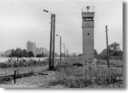 ▲ 1986년 황량한 베를린 장벽의 모습